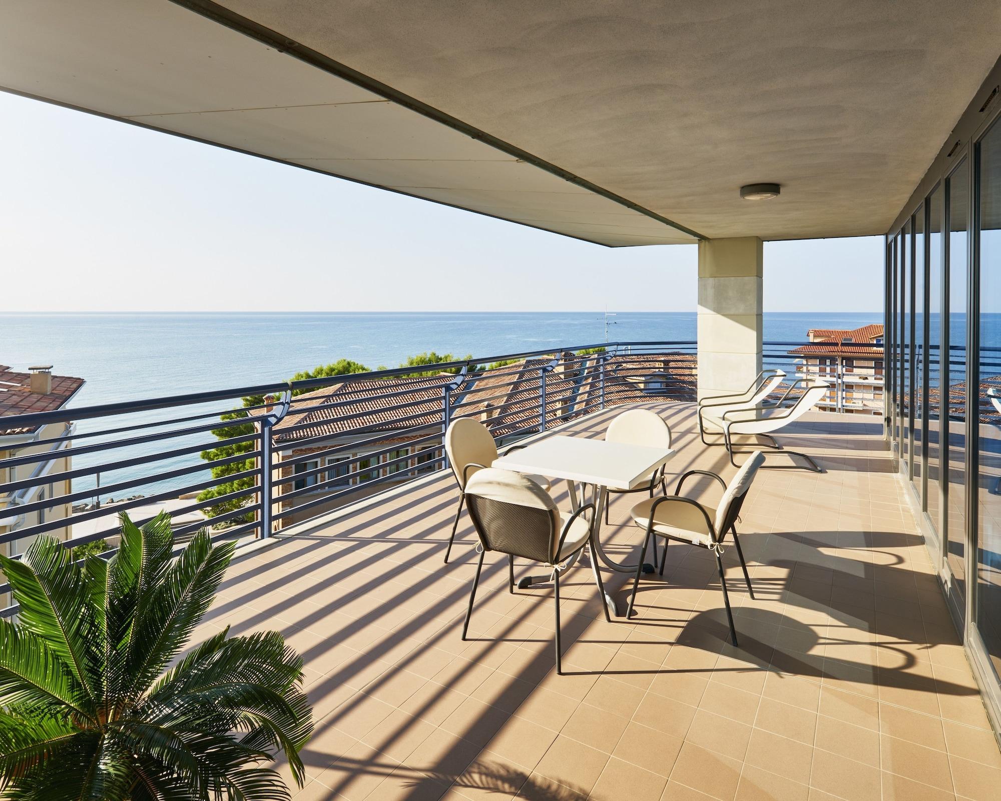 Hotel Fonzari Grado Bagian luar foto