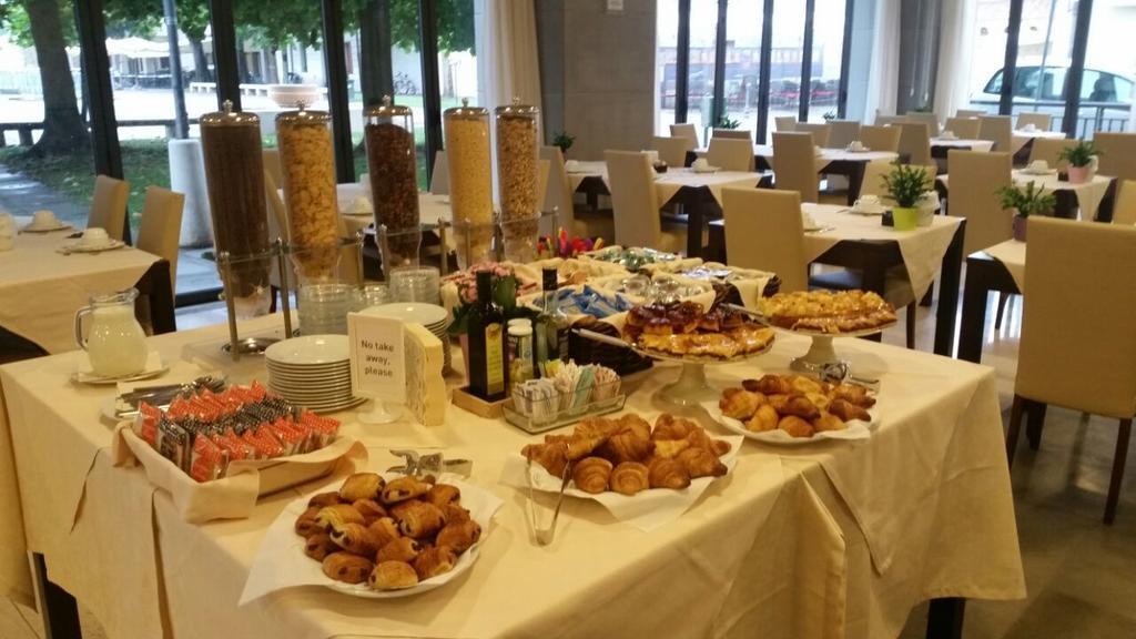 Hotel Fonzari Grado Bagian luar foto