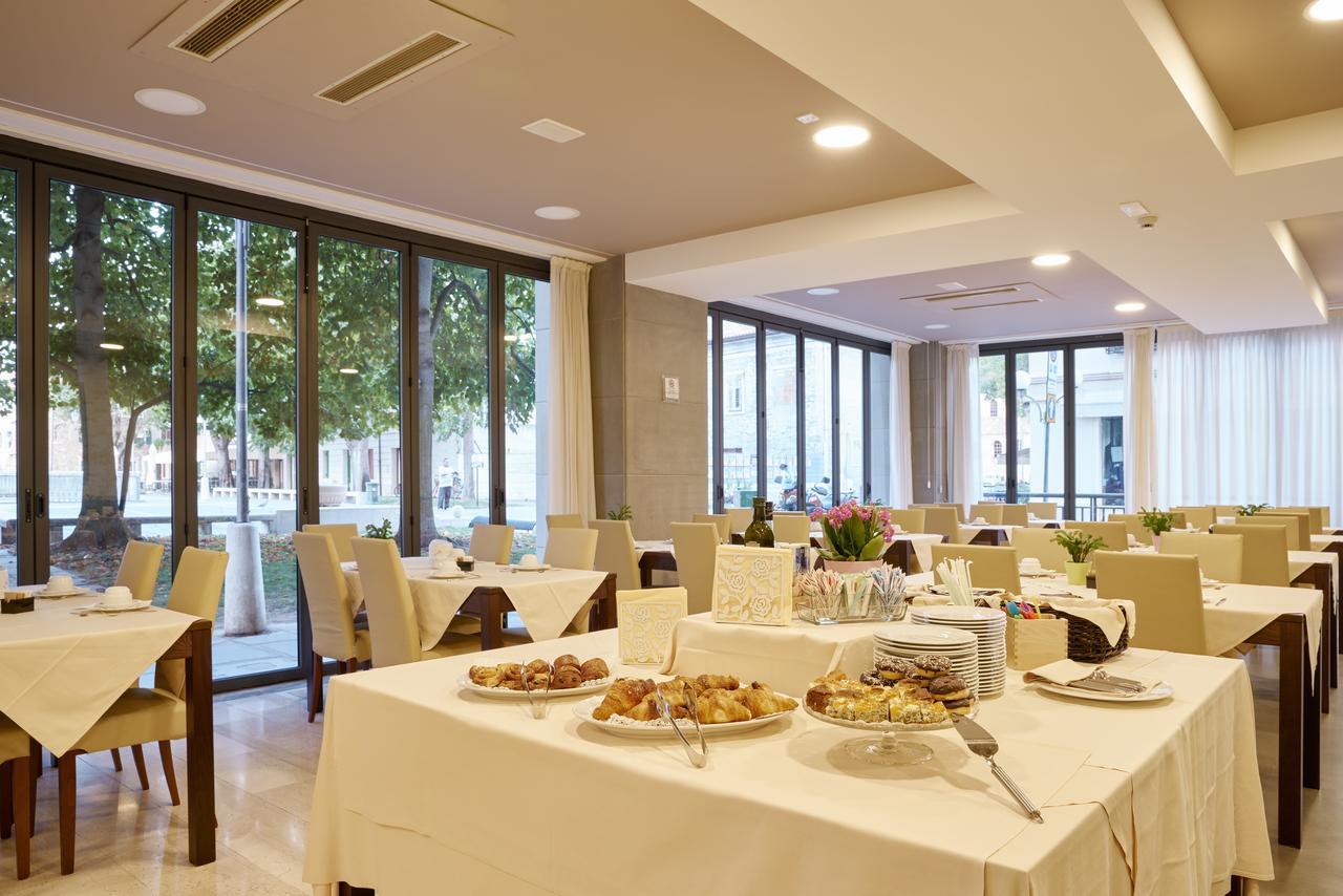 Hotel Fonzari Grado Bagian luar foto